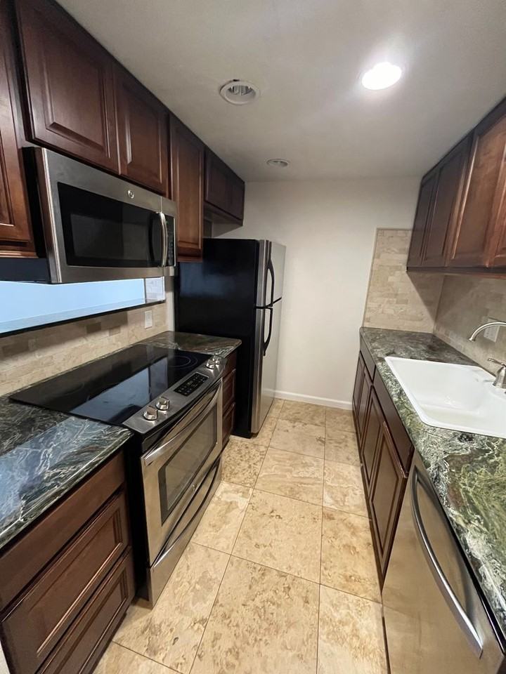 2300 Sycamore Ln #2 - Photo 3 of 15