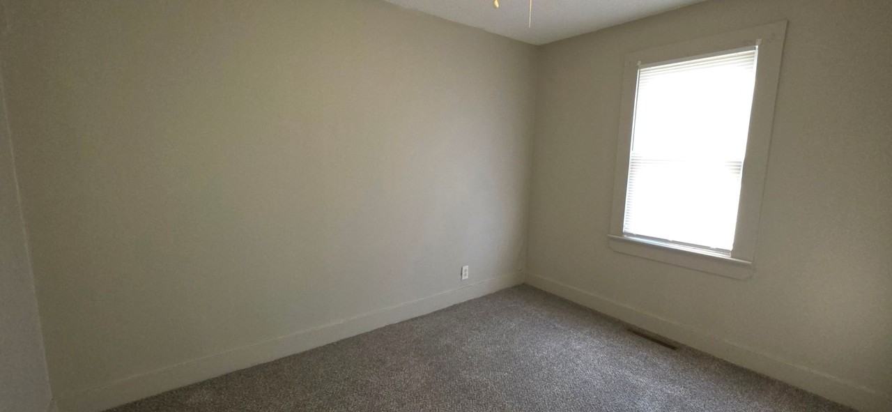 2338 N Weller Ave - Photo 2 of 11