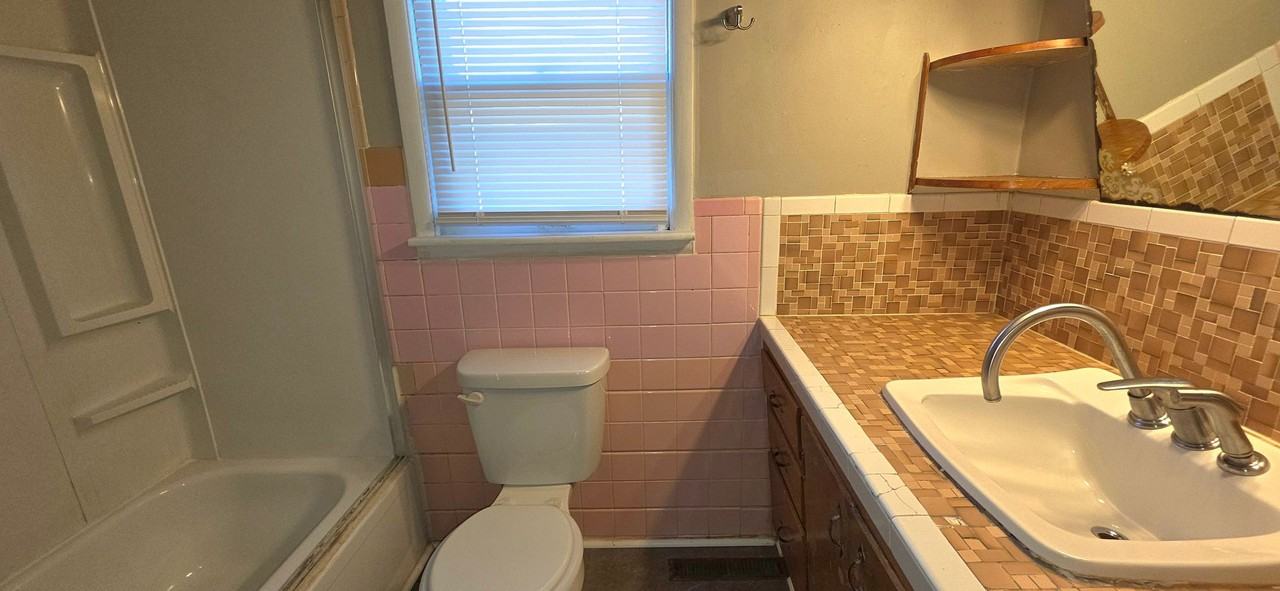 2338 N Weller Ave - Photo 5 of 11