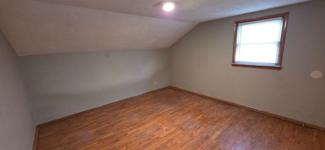 2338 N Weller Ave - Photo 7 of 11