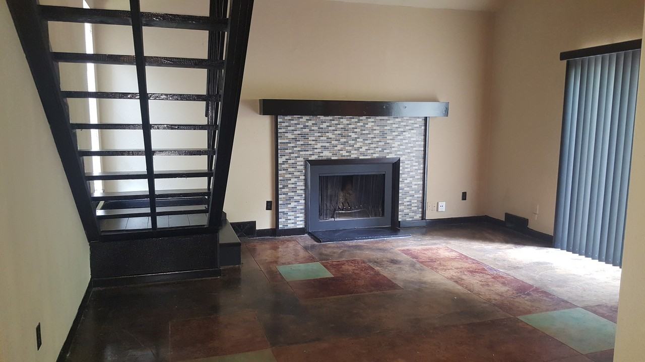 657 Watson St - Photo 2 of 6