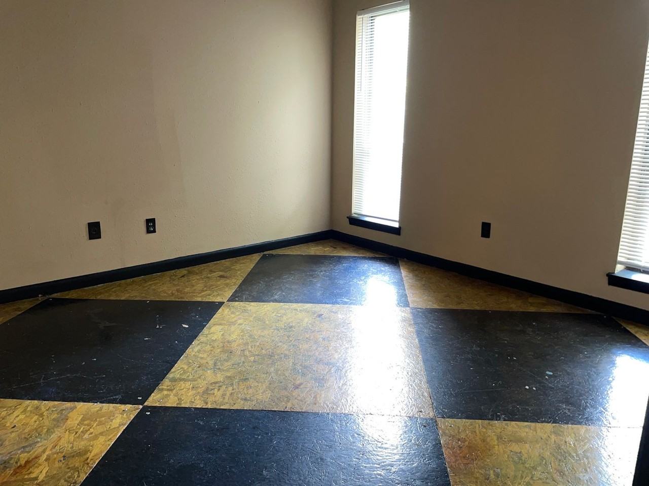 657 Watson St - Photo 6 of 6