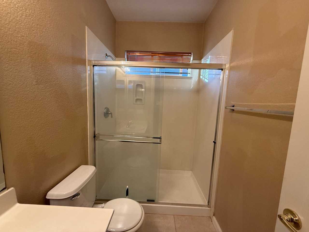 3965 Collins St - Photo 6 of 14