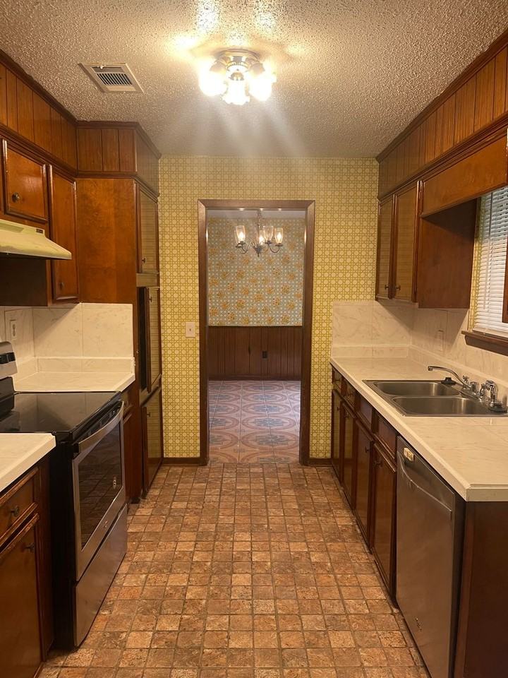 4253 Will O Wood Blvd - Photo 2 of 11