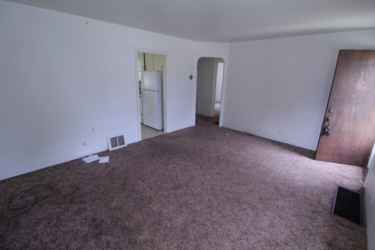 924 E 39th Ave - Photo 3 of 11