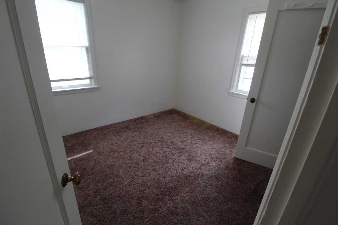 924 E 39th Ave - Photo 6 of 11