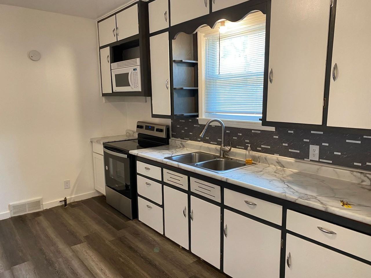 313 Callon St - Photo 3 of 22