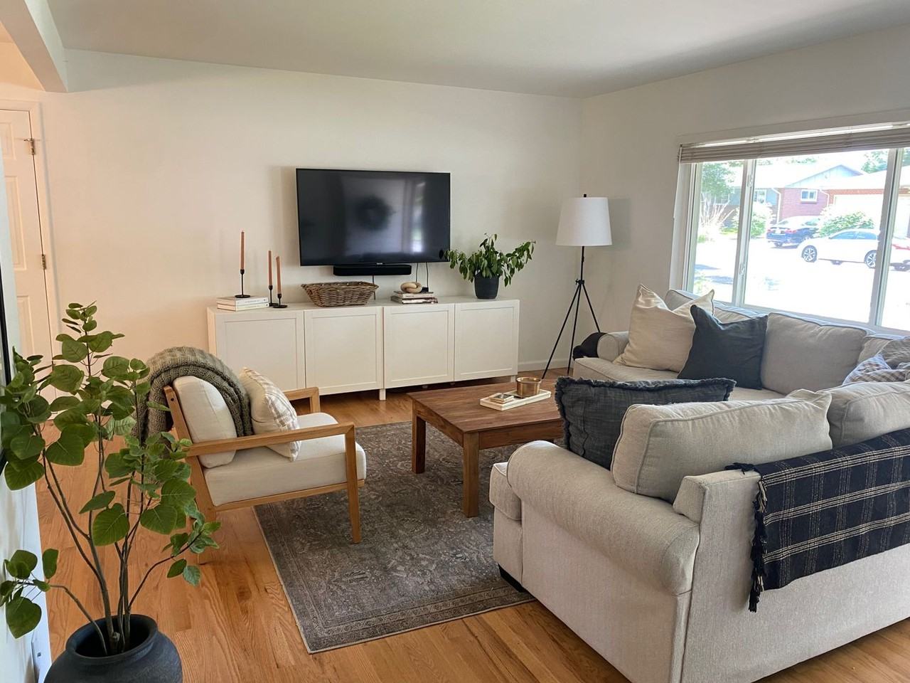 2662 S Newport St - Photo 3 of 33