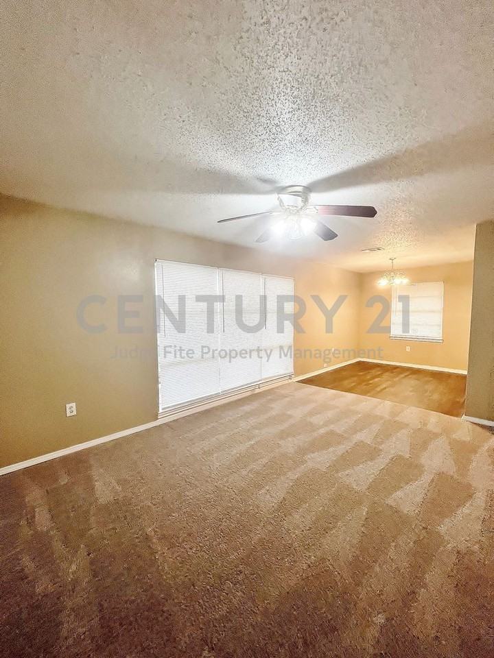 3219 Millmar Dr - Photo 3 of 14