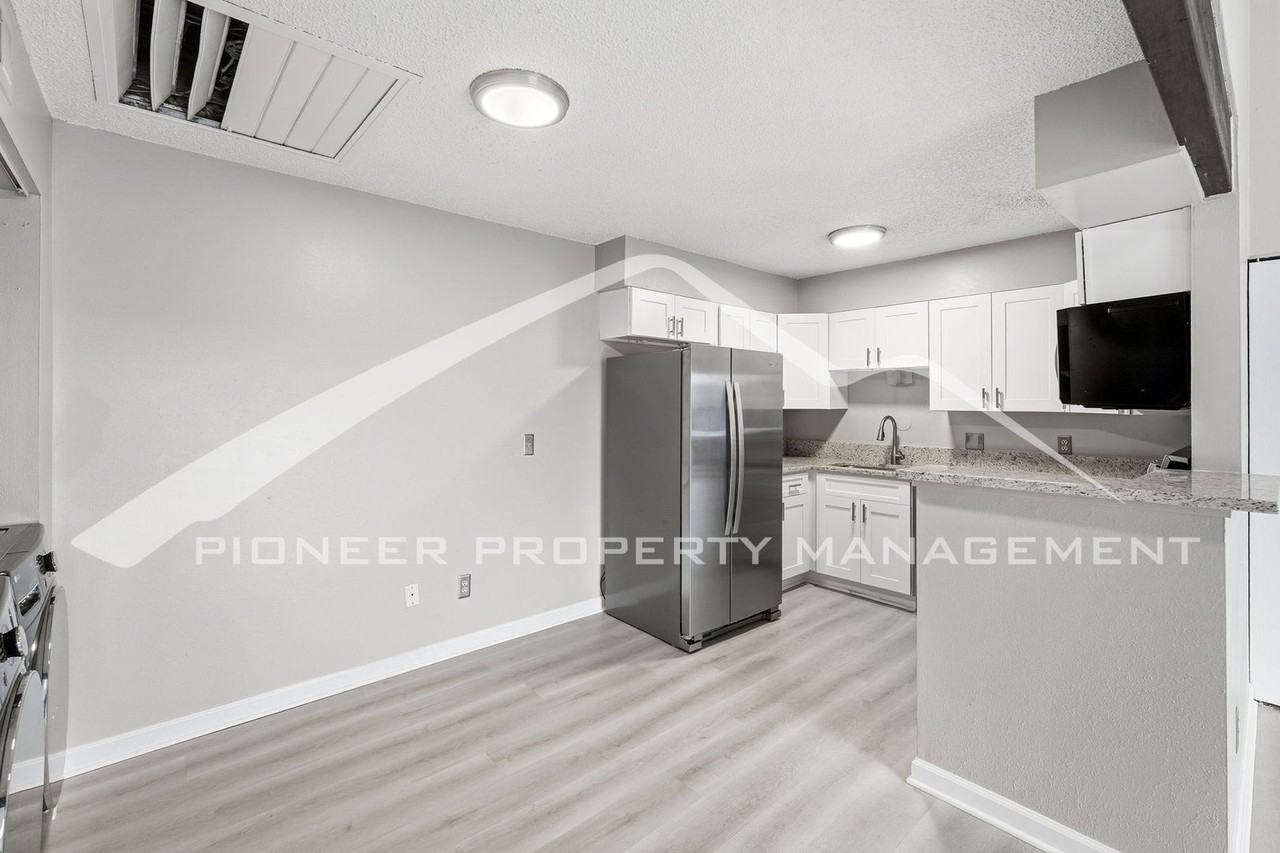 333 Wright St #303 - Photo 7 of 18