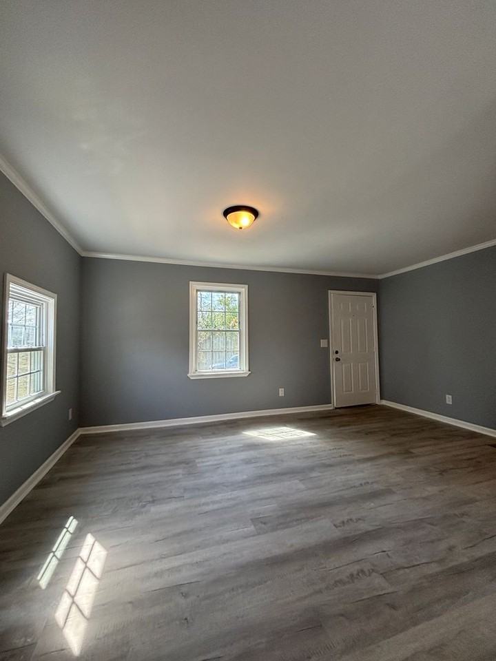 186 Home St - Photo 3 of 15