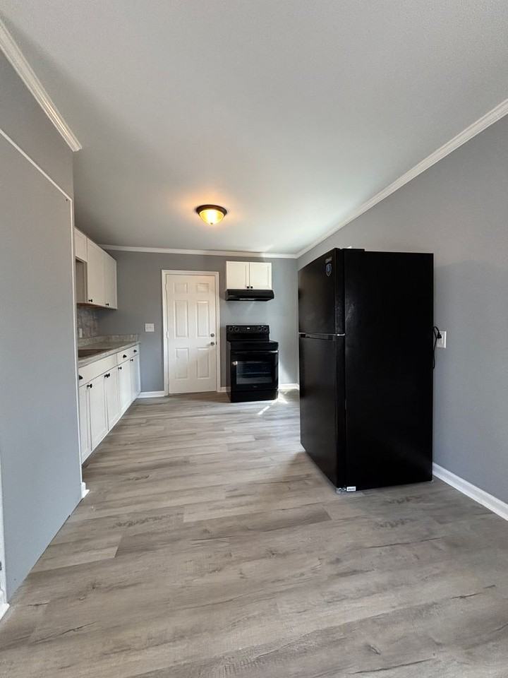 186 Home St - Photo 6 of 15