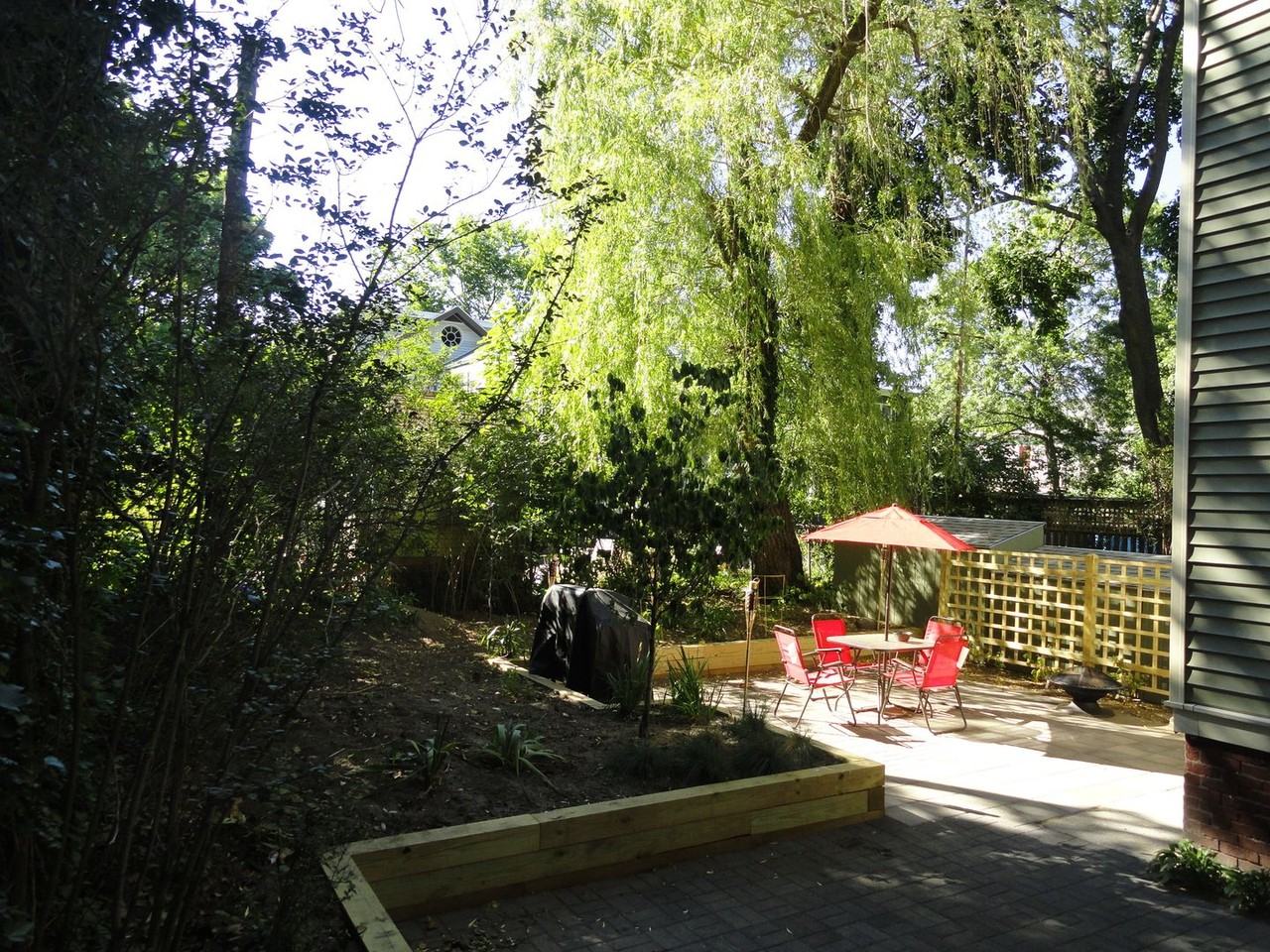 233 Norfolk St - Photo 4 of 12