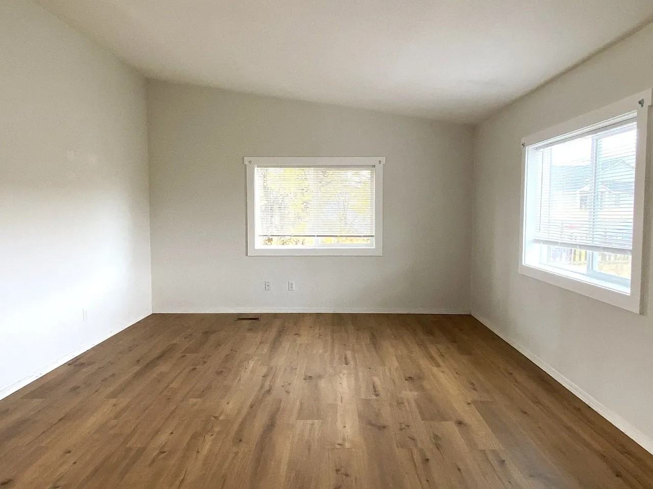 640 Sunridge Ave - Photo 3 of 19