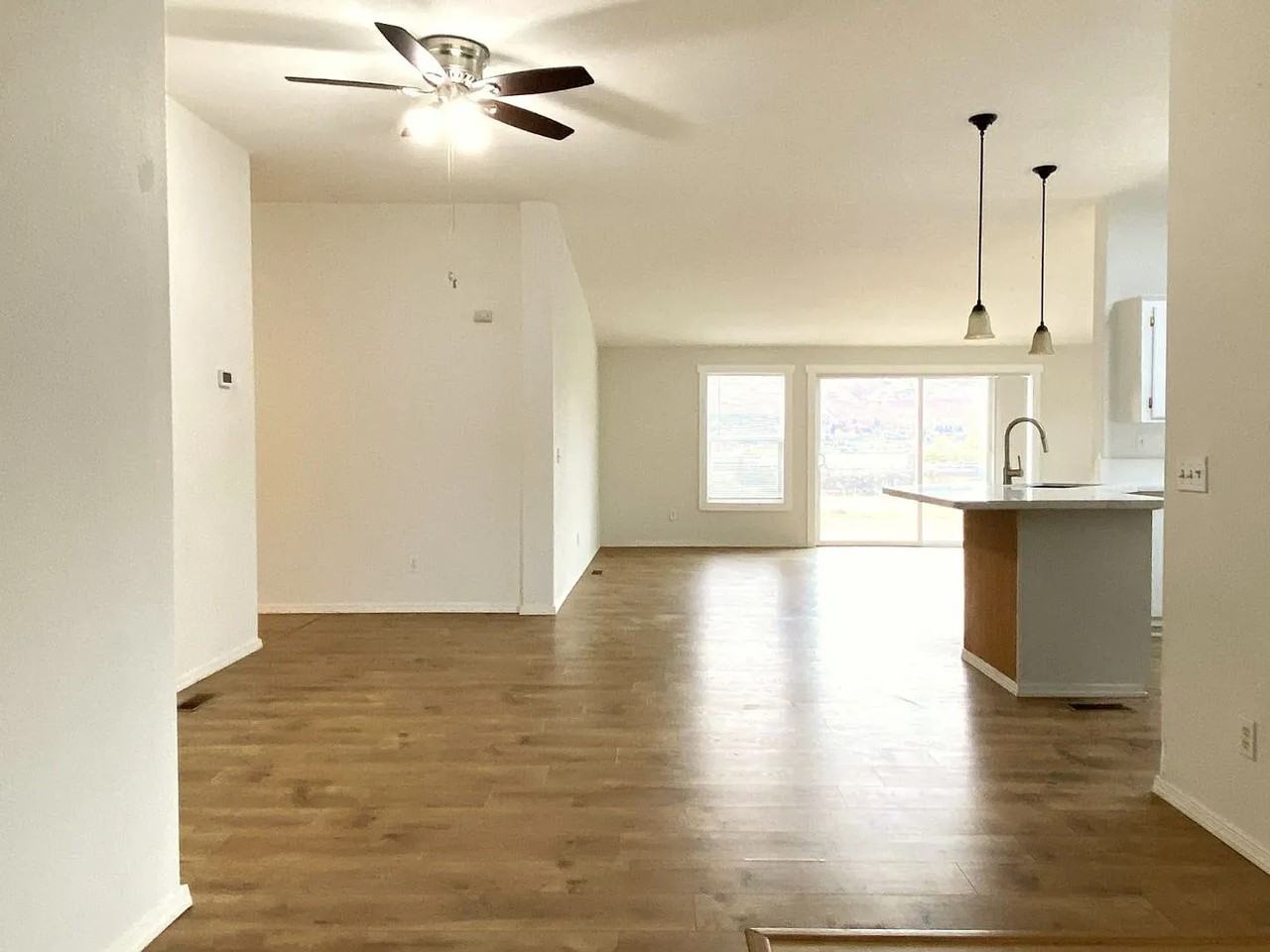 640 Sunridge Ave - Photo 4 of 19