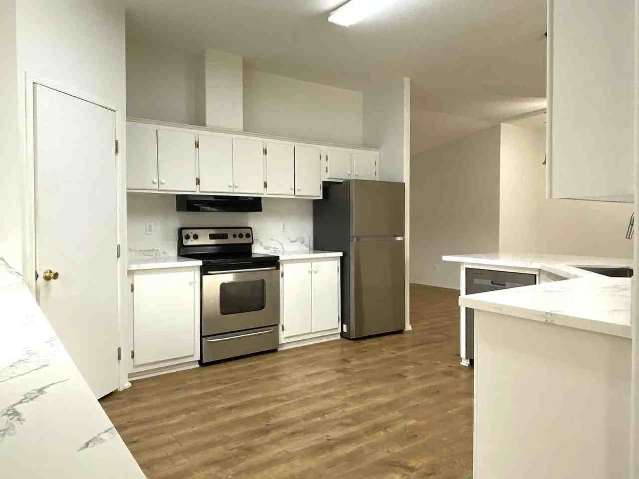 640 Sunridge Ave - Photo 5 of 19