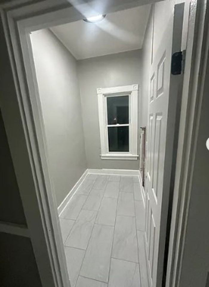 1068 Broad St - Photo 4 of 7