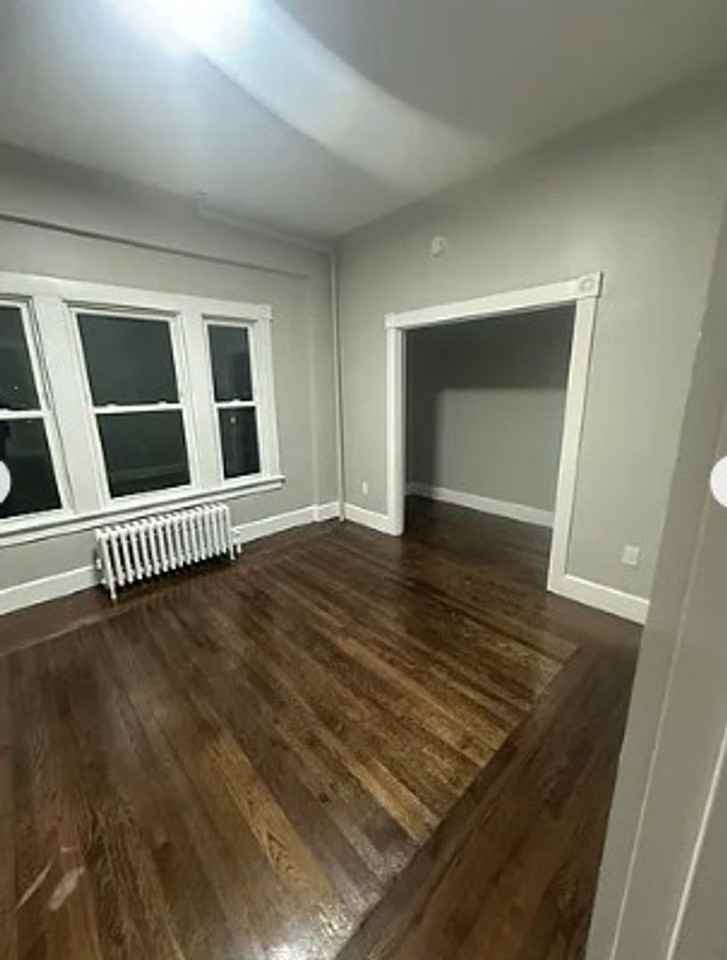 1068 Broad St - Photo 5 of 7