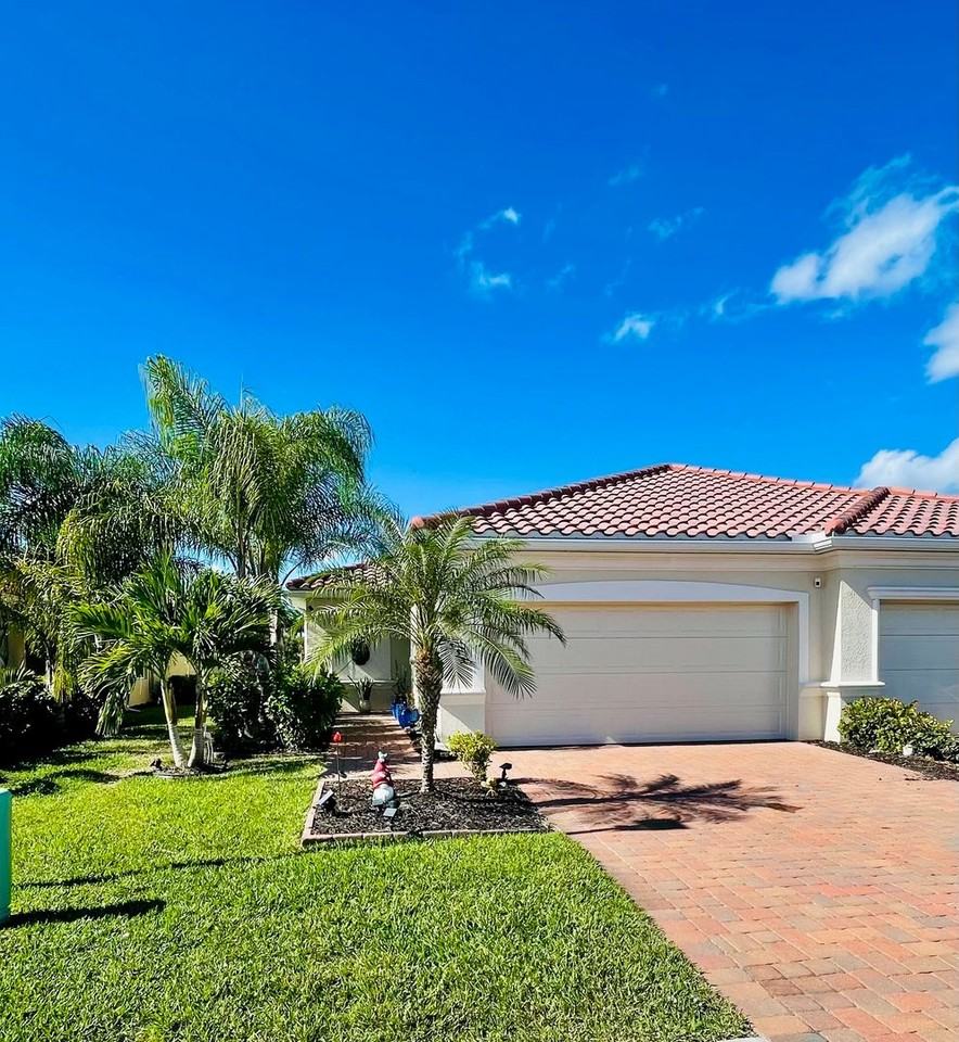 2555 Vine Ave - Photo 2 of 24