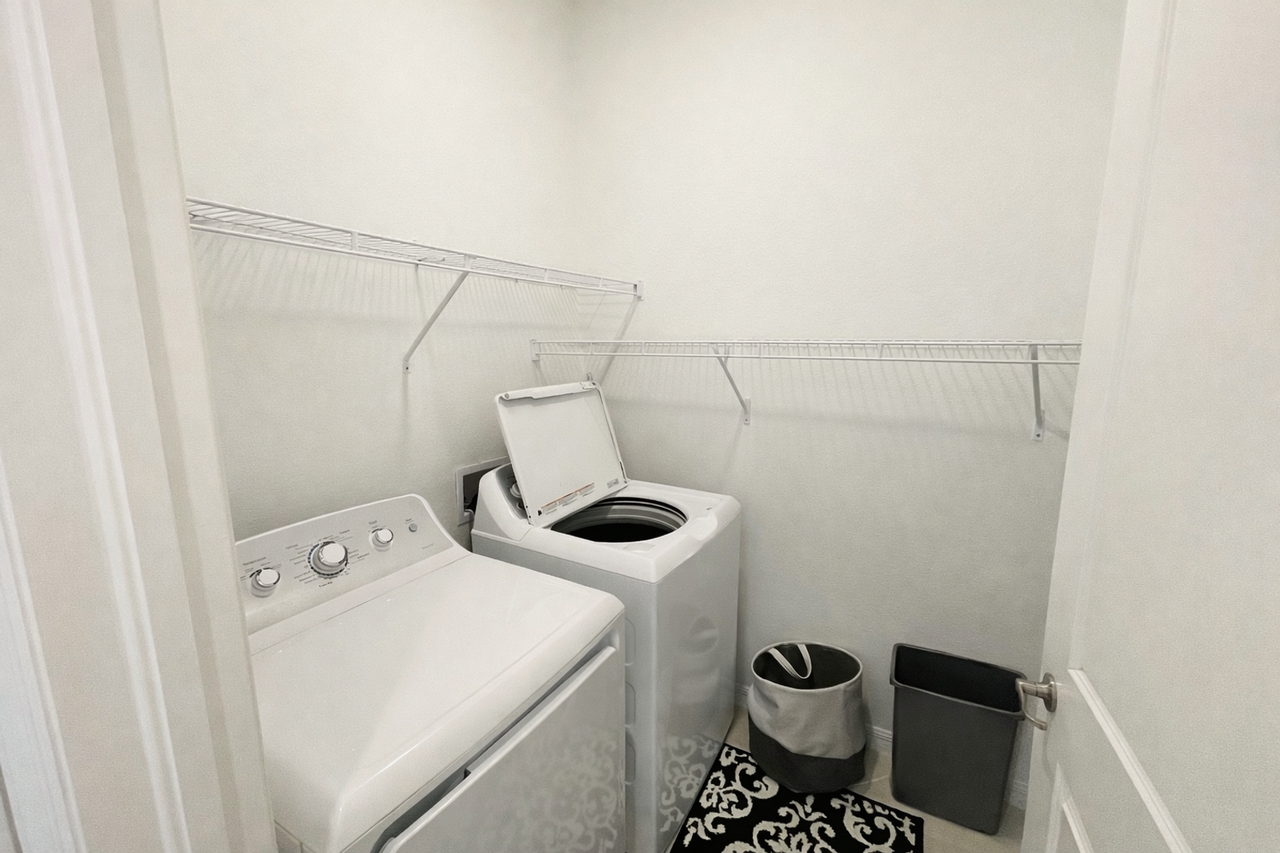 2555 Vine Ave - Photo 4 of 24