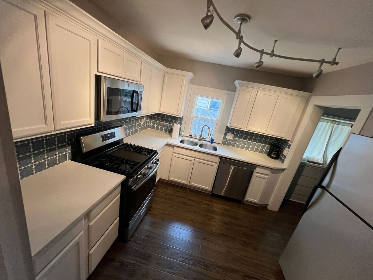 1024 Cleckler Ave - Photo 3 of 8