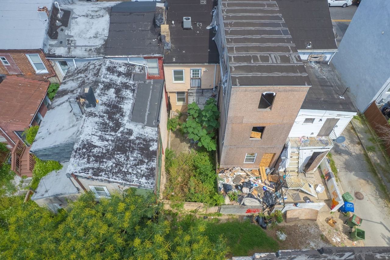 1123 W Lombard St - Photo 6 of 44