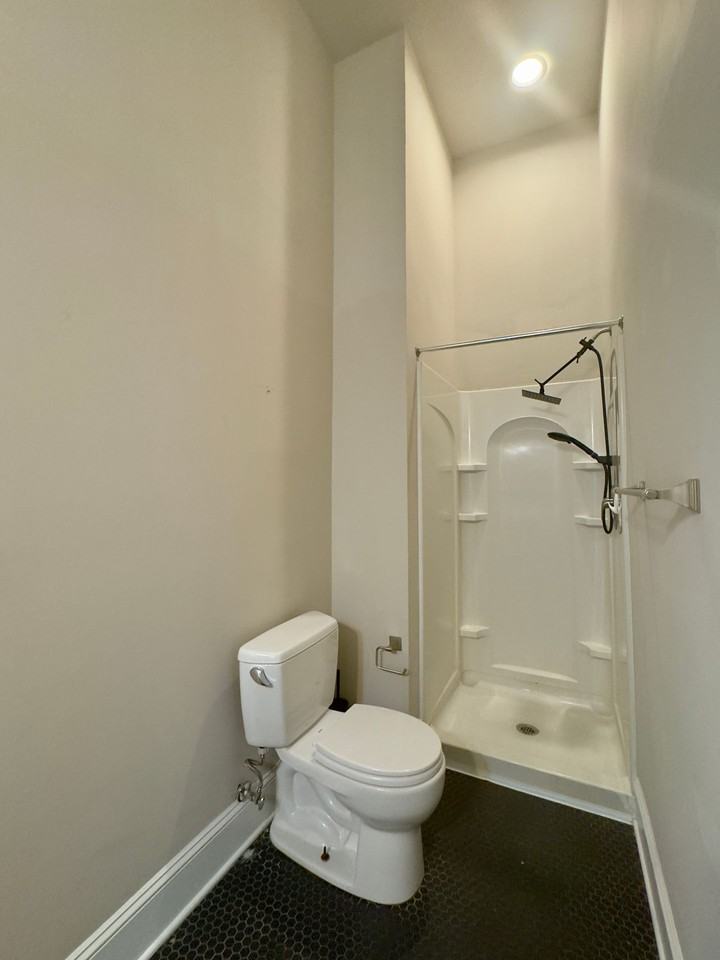 Apartment Units in Mt Vernon, Baltimore, MD! - Photo 5 of 16
