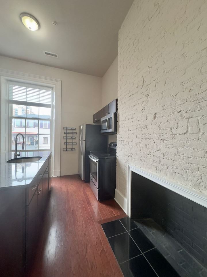 Apartment Units in Mt Vernon, Baltimore, MD! - Photo 7 of 16