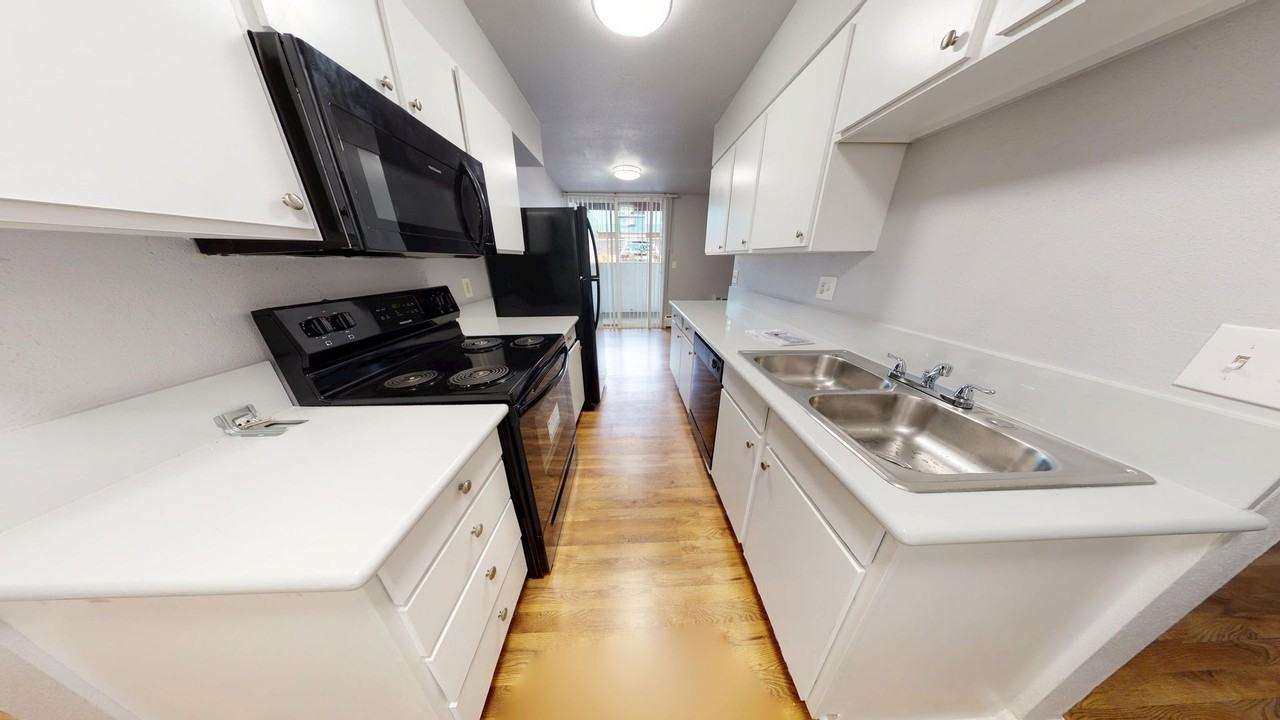 Newark Apartments - Photo 2 of 13