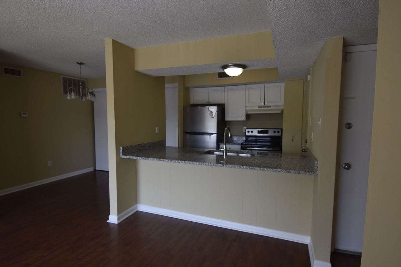 6747 Quail Hollow Ct - Photo 4 of 10