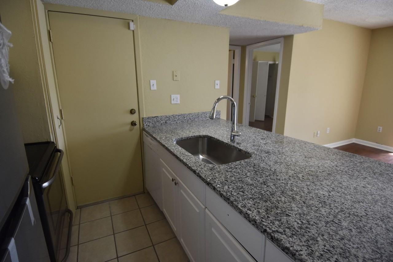 6747 Quail Hollow Ct - Photo 7 of 10