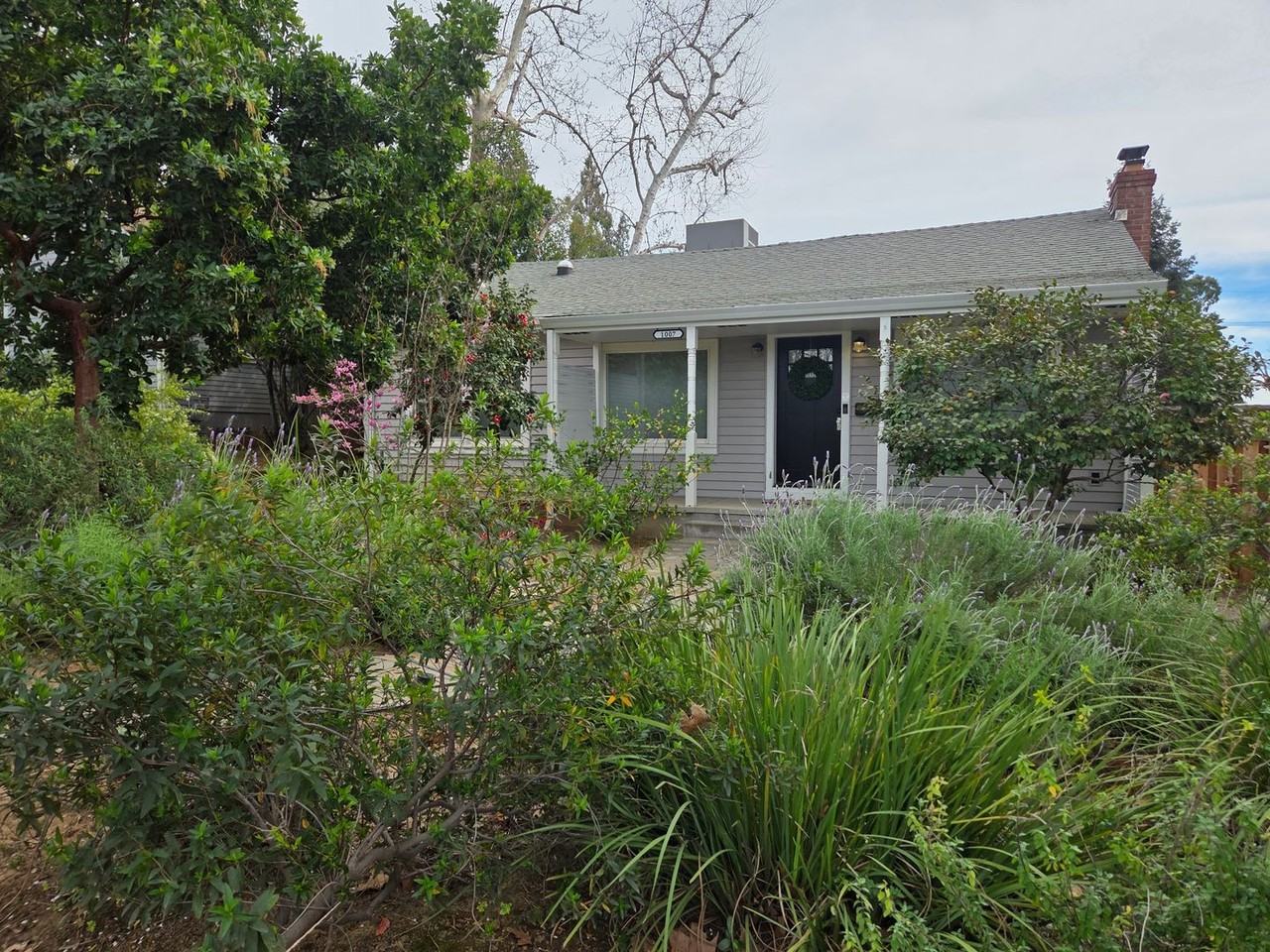 1007 Natoma St - Photo 2 of 32