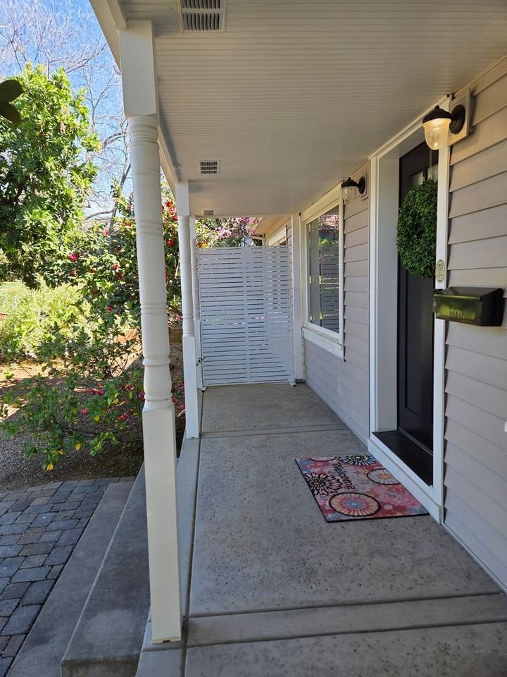 1007 Natoma St - Photo 4 of 32