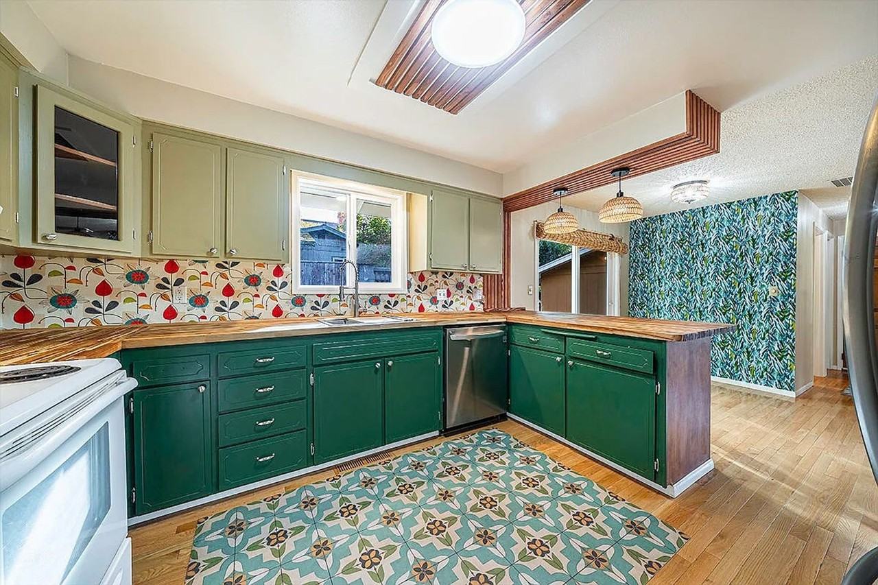 208 Oregon Ter - Photo 3 of 19