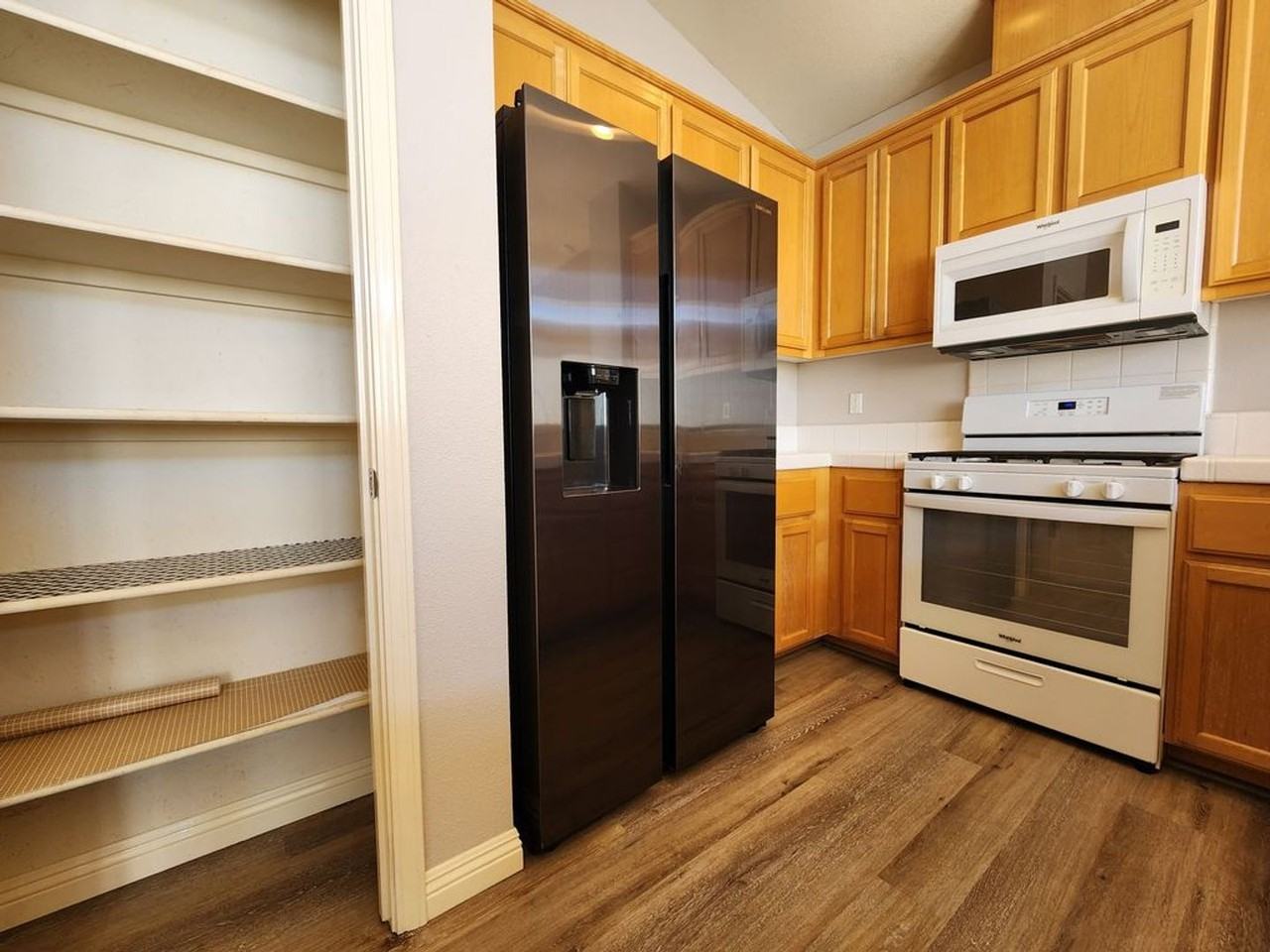 2983 Bay Village Ave - Photo 4 of 17