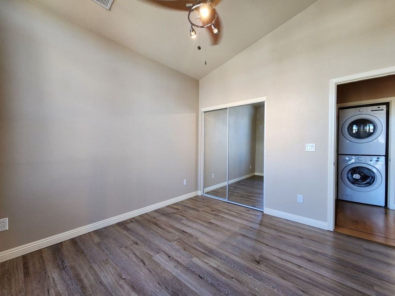 2983 Bay Village Ave - Photo 6 of 17