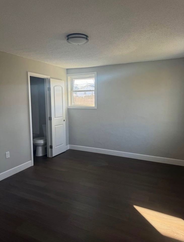 1510 Aurora Ave Se - Photo 4 of 10