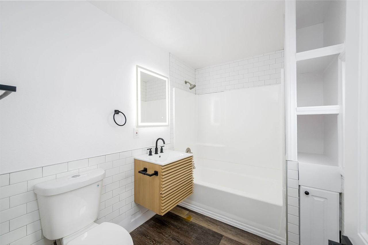 4320 48th St - Photo 2 of 8