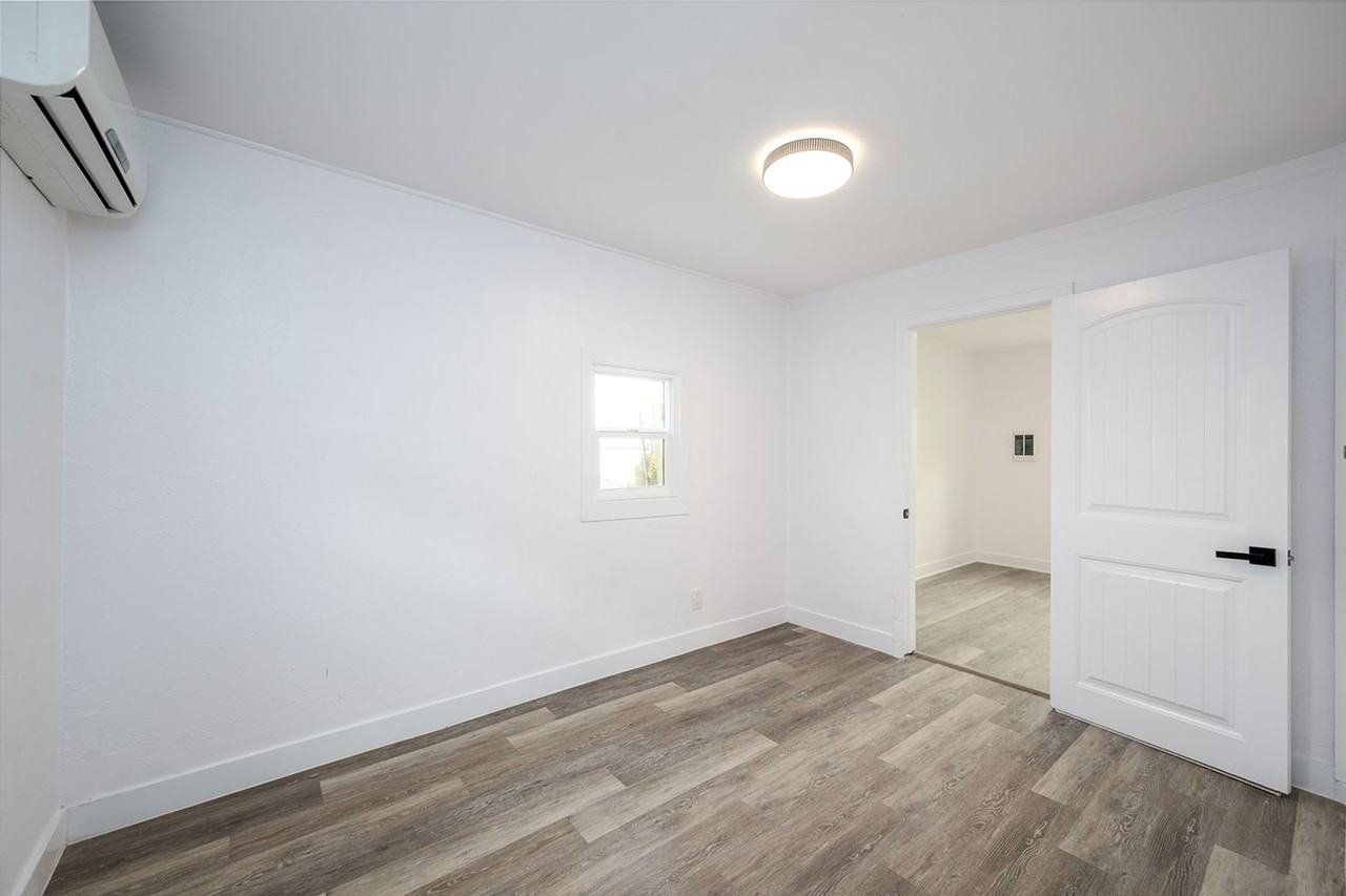 4320 48th St - Photo 3 of 8