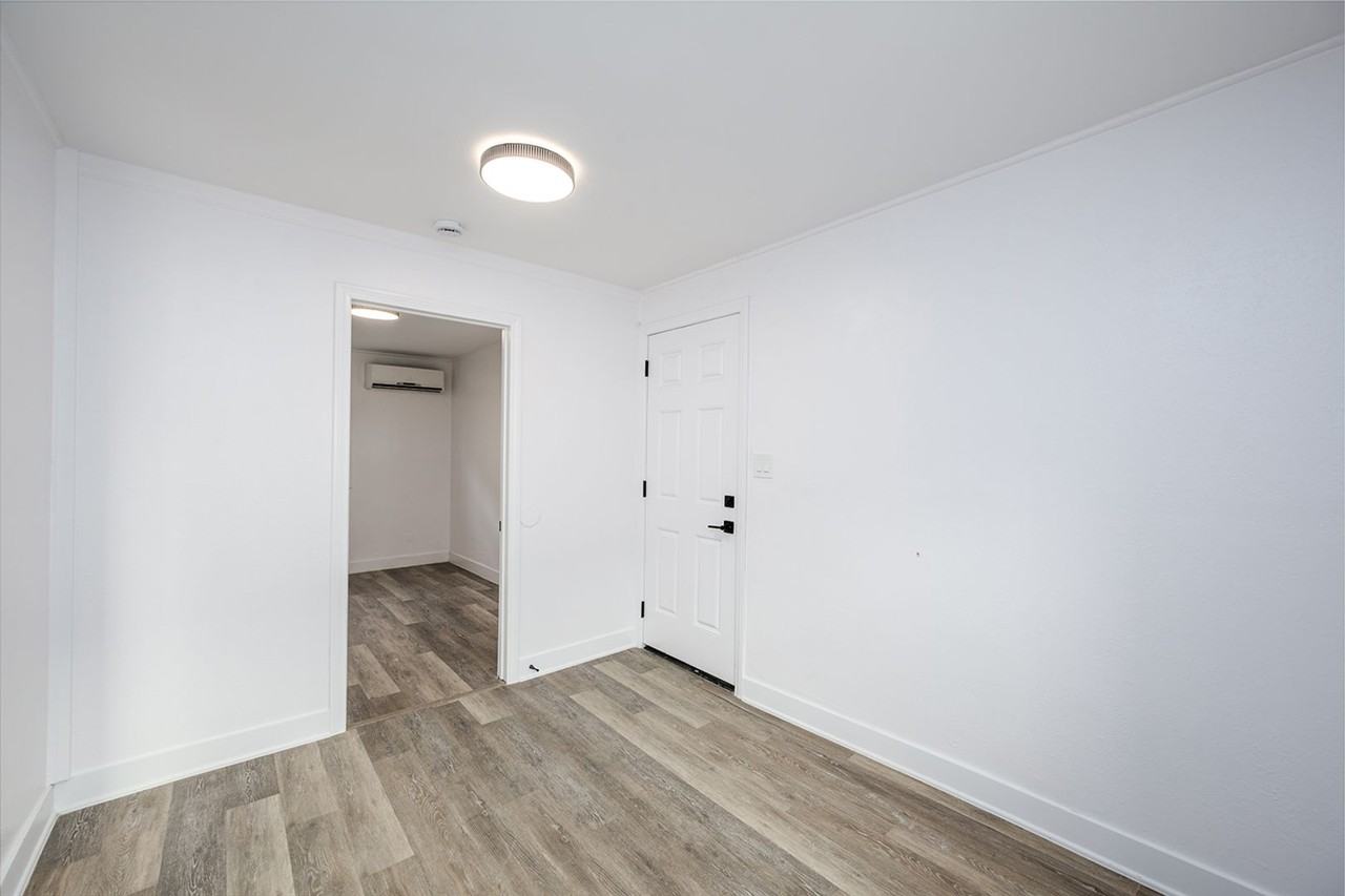 4320 48th St - Photo 5 of 8