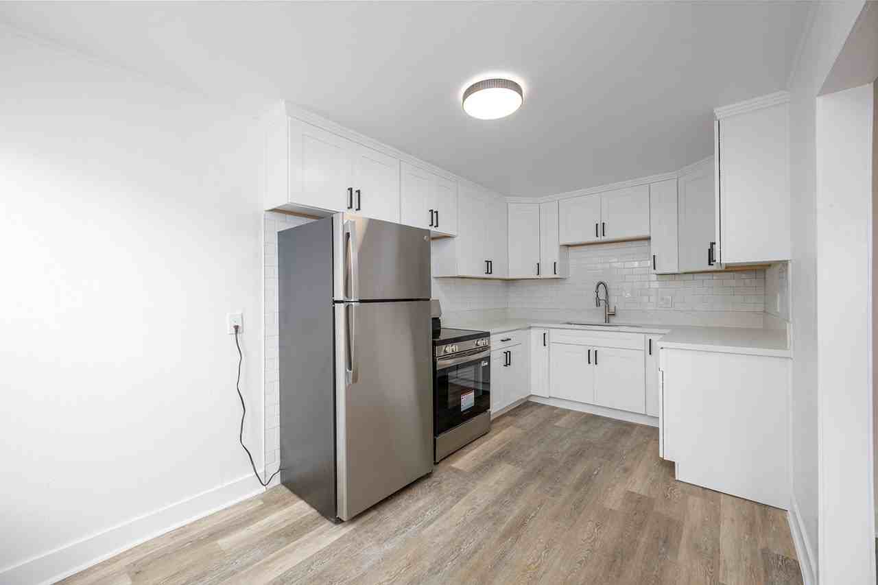 4320 48th St - Photo 6 of 8