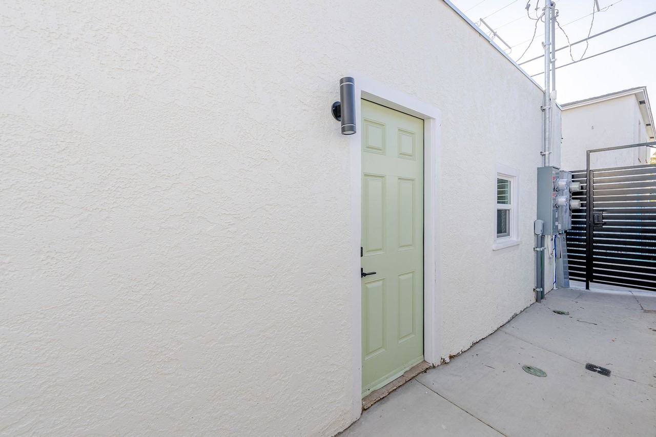 4320 48th St - Photo 7 of 8