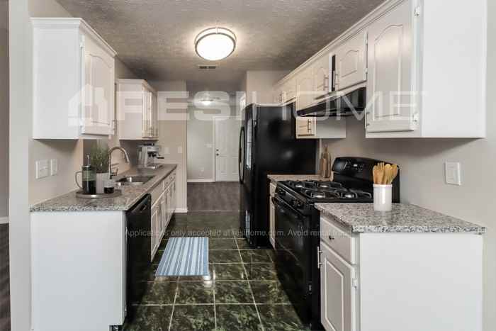 11420 Vinea Ln - Photo 3 of 17