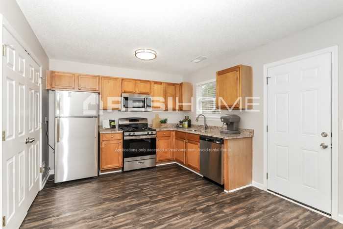 5380 Sand Bar Ln - Photo 3 of 18