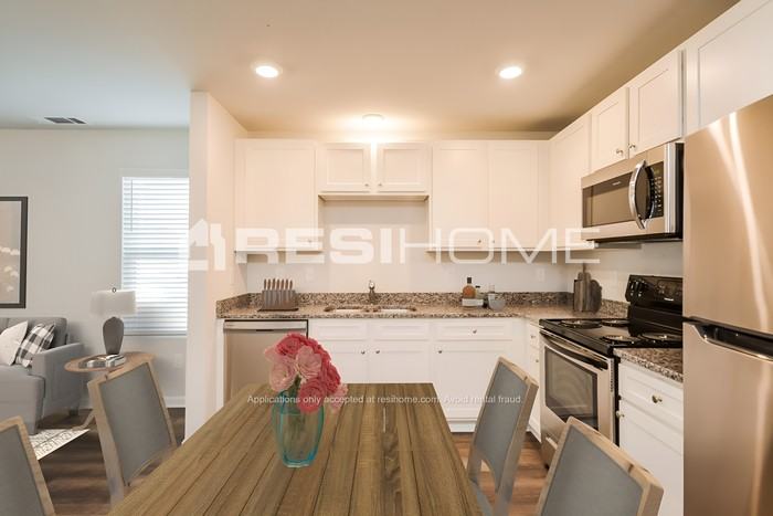 30 Pommel Ct - Photo 3 of 25