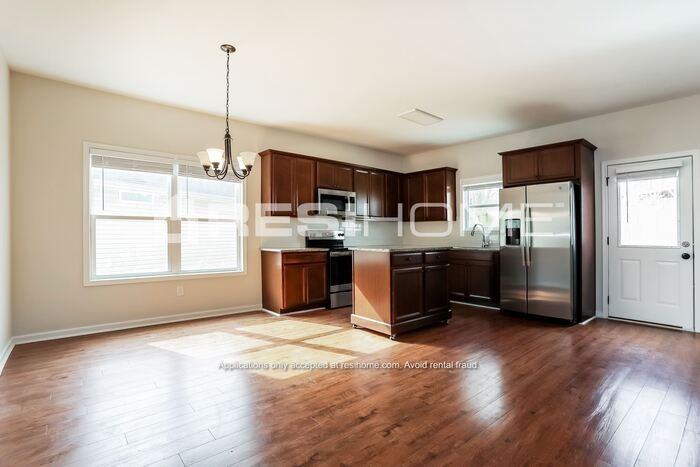 68 Oakbrook Dr Sw - Photo 4 of 19