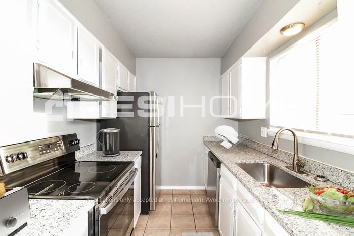 405 Lotus Ave - Photo 3 of 16