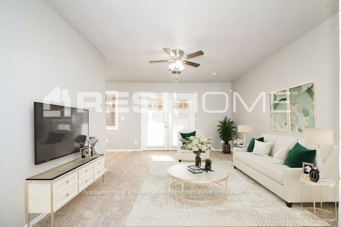 405 Lotus Ave - Photo 4 of 16