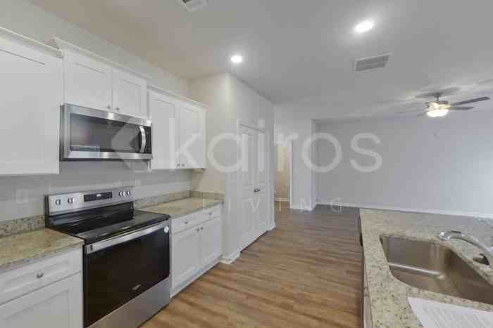 3564 Bridgewood Dr - Photo 6 of 23