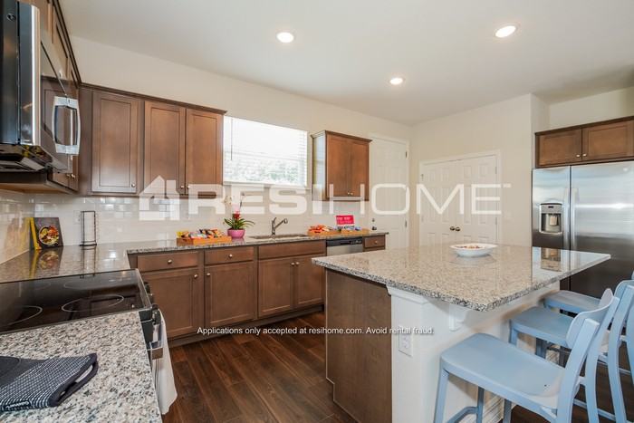 8136 Arrowwood Loop - Photo 5 of 20